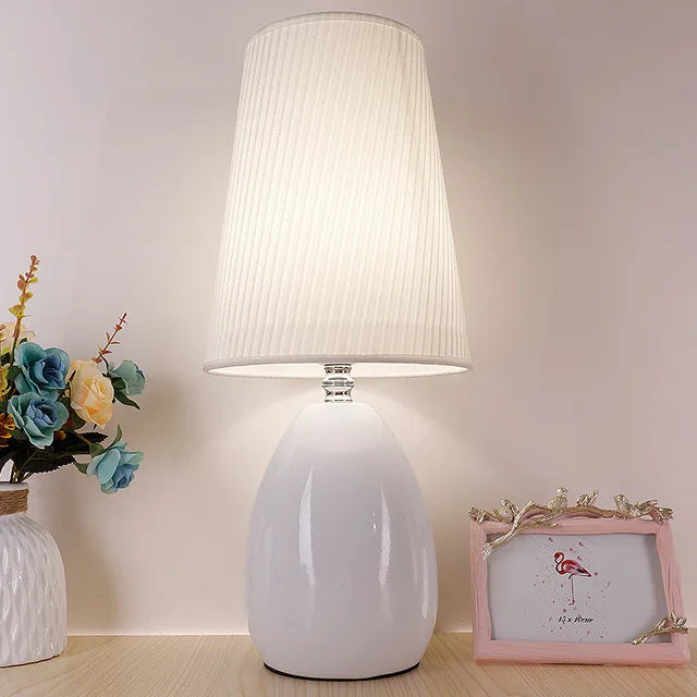 Modern Simple Mini Table Lamp Bedside Light with Black Shade